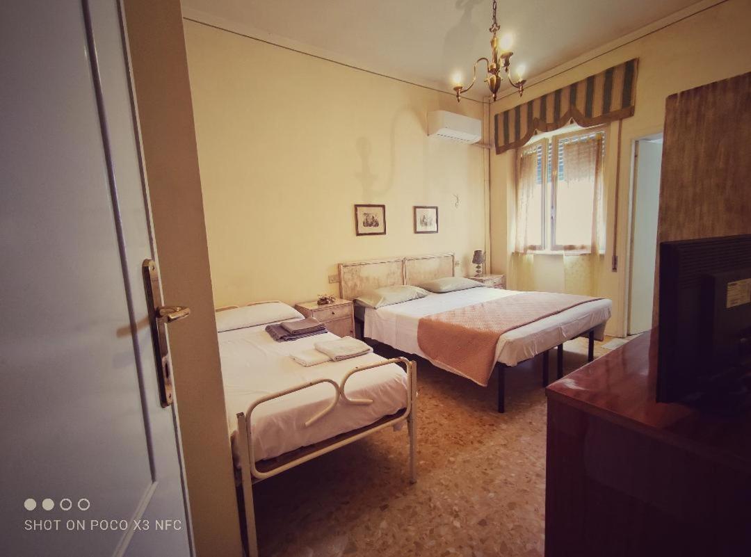 Hotel Delhy Viareggio Eksteriør billede